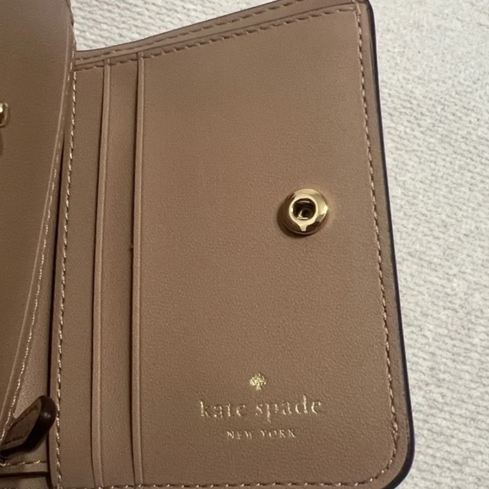 kate spade Madison Saffiano Leather Wallet. - Picture 2 of 5